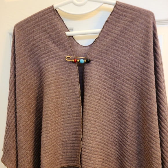 Women cape - Picture 2 of 2